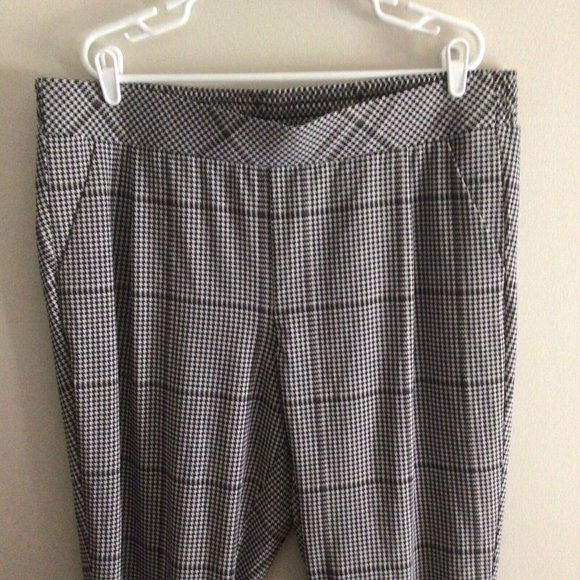 Torrid Women Plus Sz 2X Black White Plaid Houndstooth Crepe Pull-On Tapered Pant - Picture 4 of 9